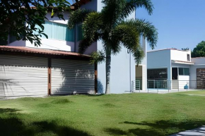 Casa 1 quadra do mar com piscina, 15 pessoas